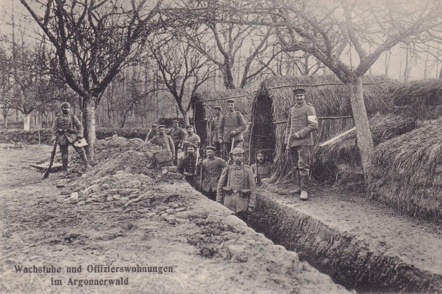 Wartownia i miejsce zamieszkania oficerów, Las Argoński, pocztówka z obiegu 1915